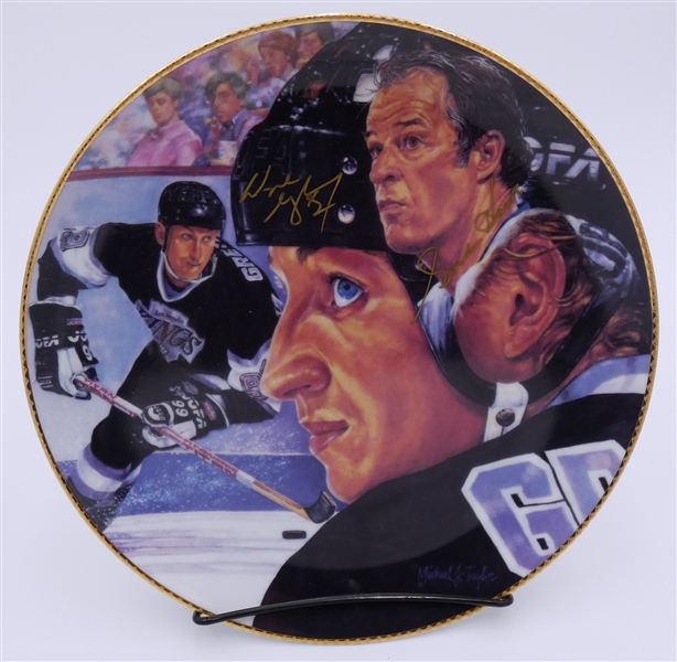 Wayne Gretzky & Gordie Howe Autographed 10 1/4" Gartlan Plate