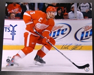Nicklas Lidstrom Autographed 16x20