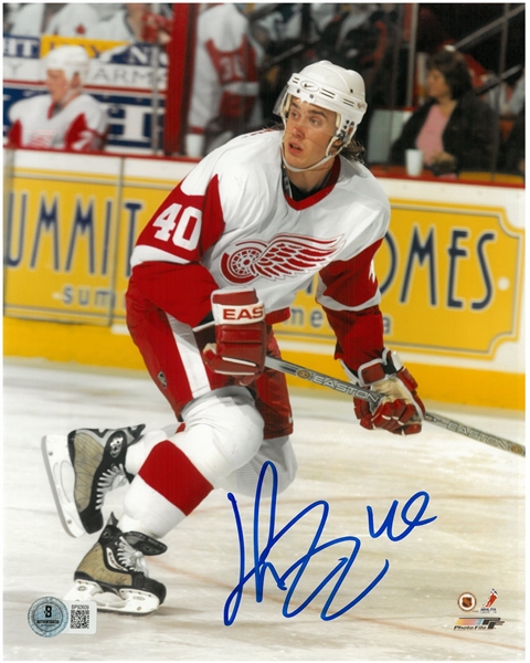Henrik Zetterberg Autographed 8x10