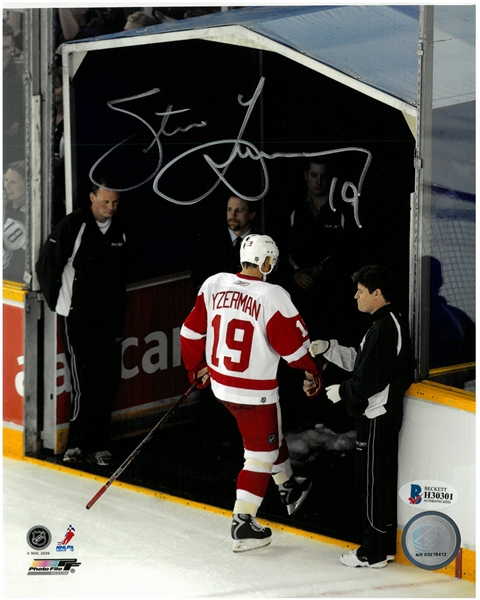 Steve Yzerman Autographed 8x10
