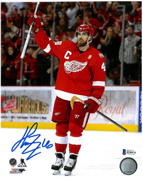 Henrik Zetterberg Autographed 8x10