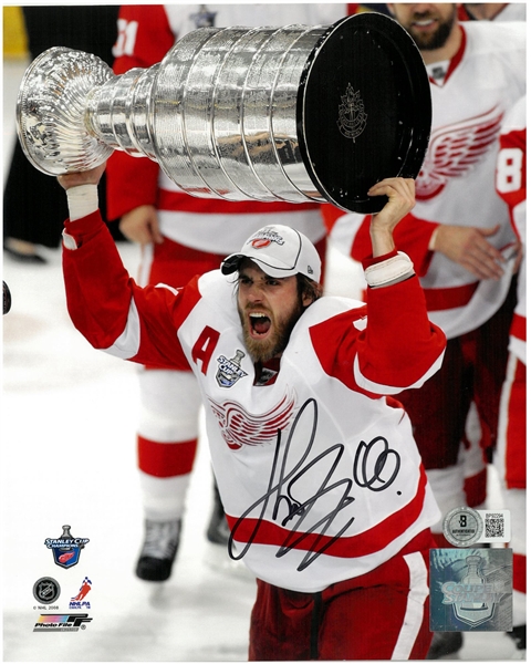 Henrik Zetterberg Autographed 8x10