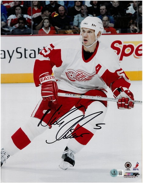 Nicklas Lidstrom Autographed 11x14