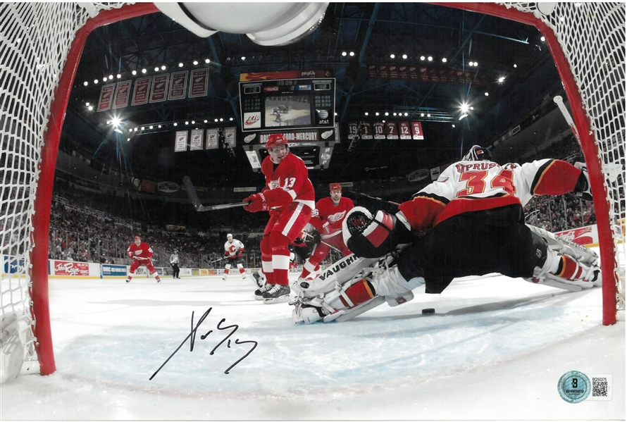 Pavel Datsyuk Autographed 8x12