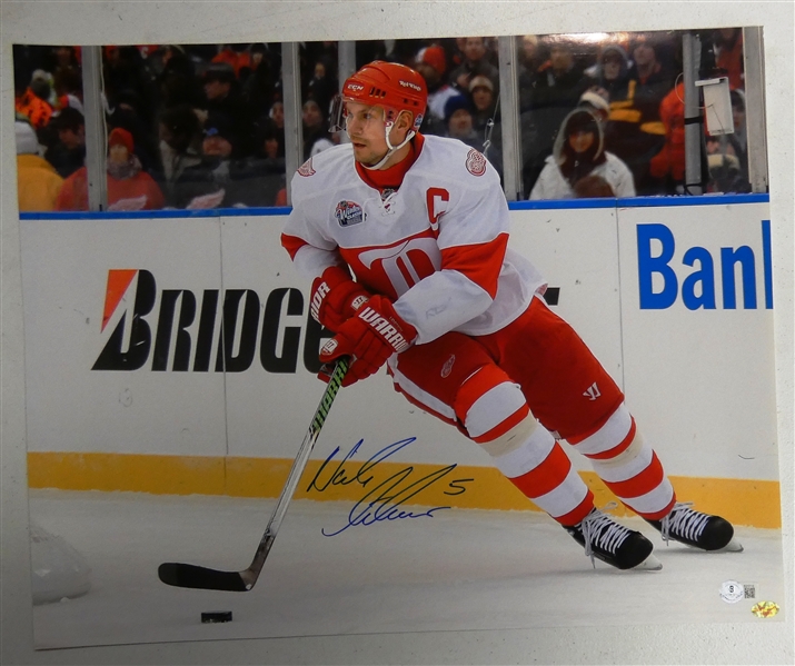 Nicklas Lidstrom Autographed 16x20