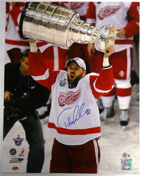 Tomas Holmstrom Autographed 16x20