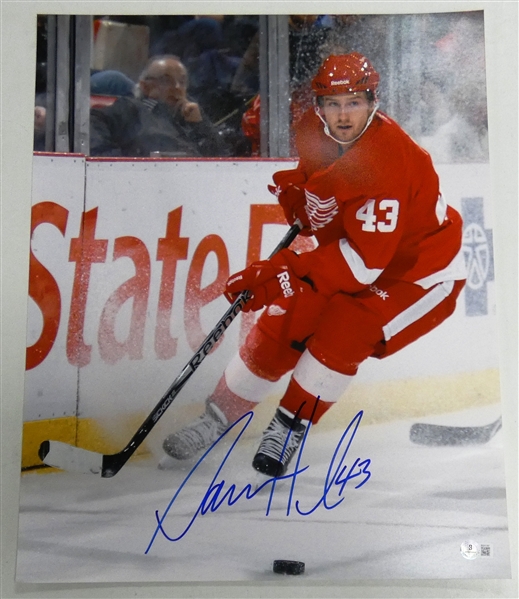 Darren Helm Autographed 16x20
