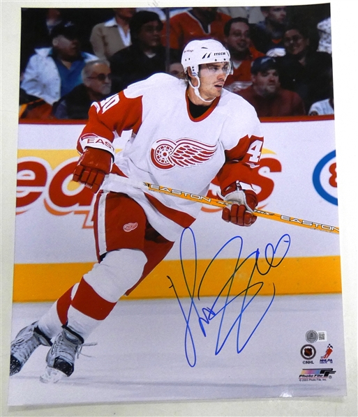 Henrik Zetterberg Autographed 16x20