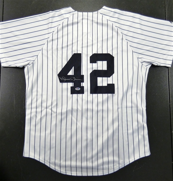Mariano Rivera Autographed Yankees Jersey
