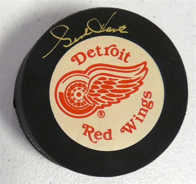 Gordie Howe Autographed Red Wings Puck