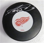 Sean Avery Autographed Red Wings Puck