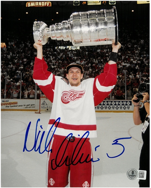 Nicklas Lidstrom Autographed 8x10