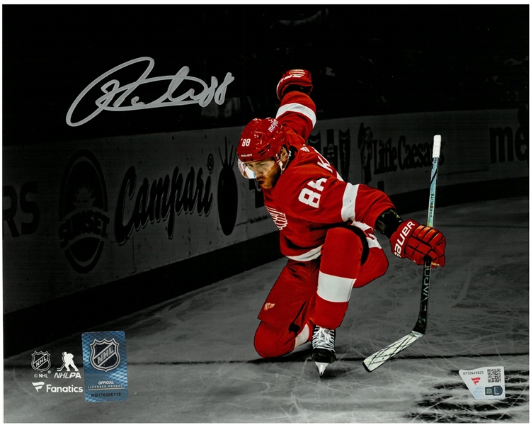 Patrick Kane Autographed 8x10