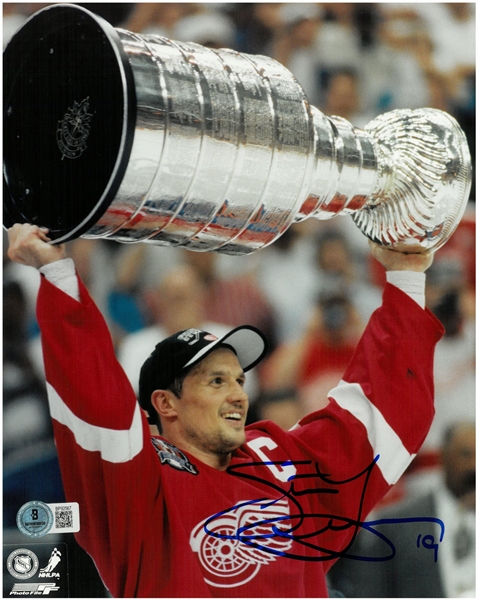 Steve Yzerman Autographed 8x10
