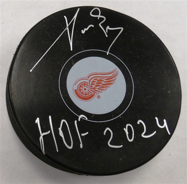 Pavel Datsyuk Autographed Red Wings Puck w/ HOF