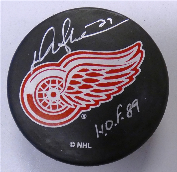Darryl Sittler Autographed Red Wings Puck