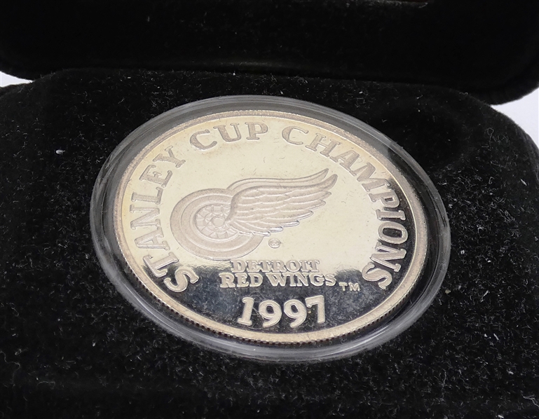 1997 Detroit Red Wings Champions 1 oz .999 Silver Coin