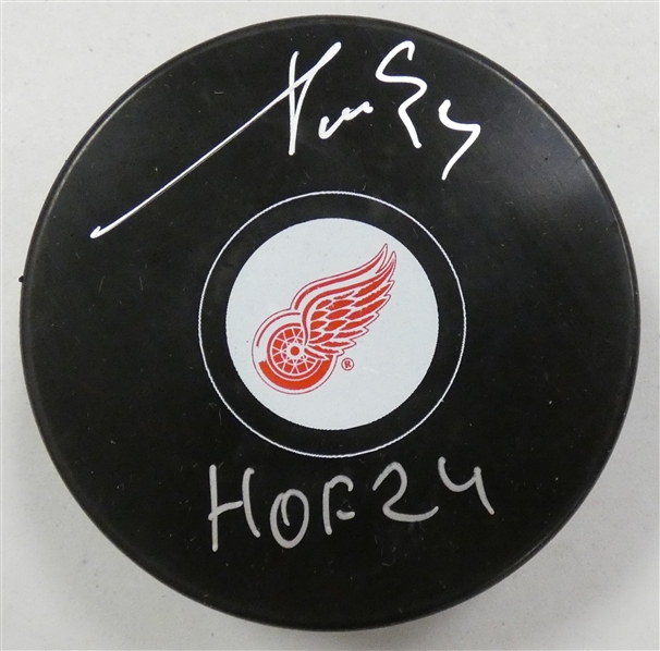 Pavel Datsyuk Autographed Red Wings Puck w/ HOF