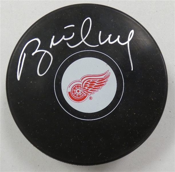 Brett Hull Autographed Red Wings Puck