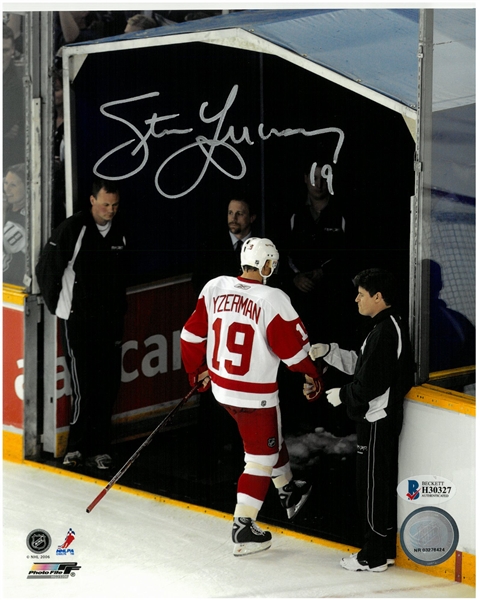 Steve Yzerman Autographed 8x10