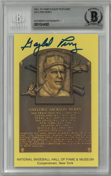 Gaylord Perry Autographed Hall of Fame Plaque Postcard