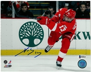 Pavel Datsyuk Autographed 8x10