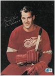 Gordie Howe Autographed 8x11