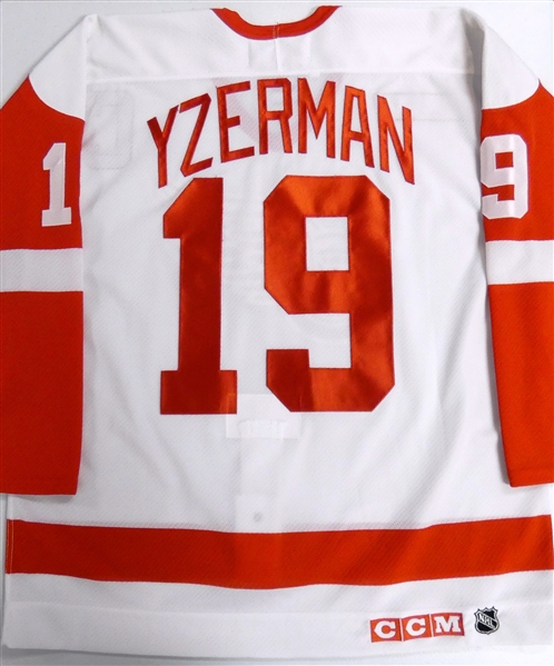 Steve Yzerman Authentic CCM 2000 Red Wings Jersey