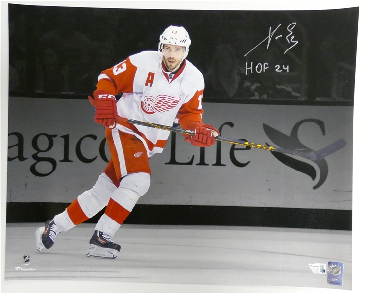 Pavel Datsyuk Autographed 16x20 w/ HOF