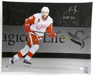 Pavel Datsyuk Autographed 16x20 w/ HOF