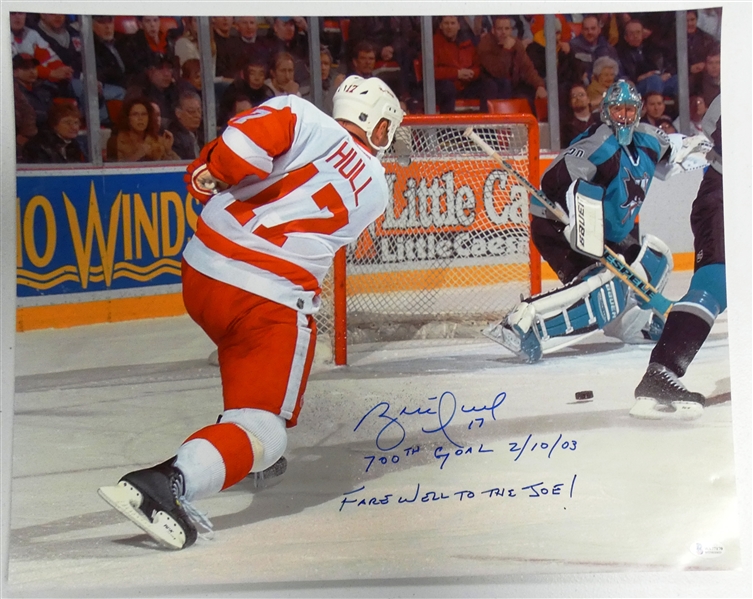 Brett Hull Autographed 700th Goal 16x20