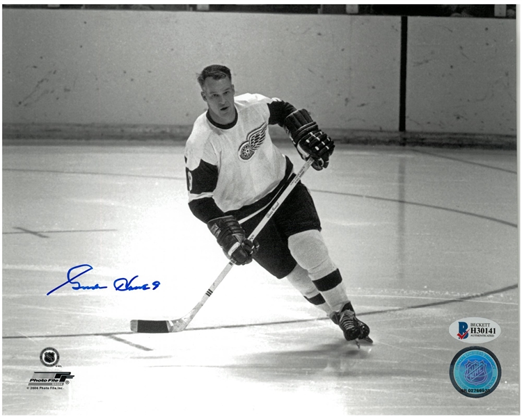 Gordie Howe Autographed 8x10