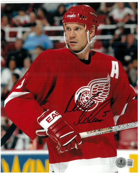 Nicklas Lidstrom Autographed 8x10