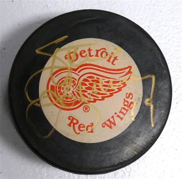 Steve Yzerman Autographed Red Wings Puck