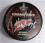 Tomas Holmstrom Autographed 2008 Cup Puck