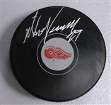 Mike Vernon Autographed Red Wings Puck