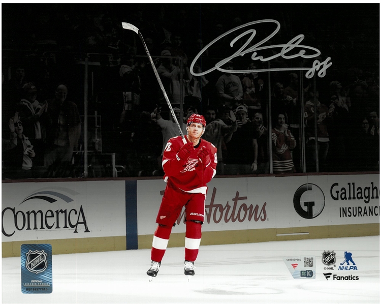 Patrick Kane Autographed 8x10