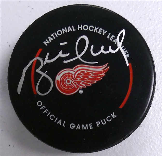 Brett Hull Autographed Red Wings Puck