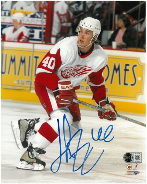 Henrik Zetterberg Autographed 8x10
