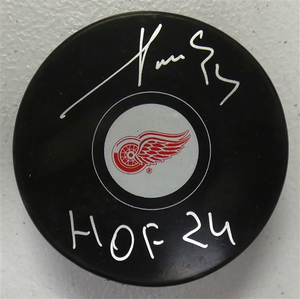 Pavel Datsyuk Autographed Red Wings Puck w/ HOF