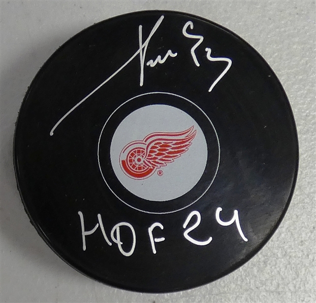 Pavel Datsyuk Autographed Red Wings Puck w/ HOF