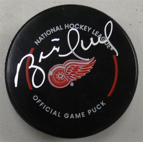 Brett Hull Autographed Red Wings Puck